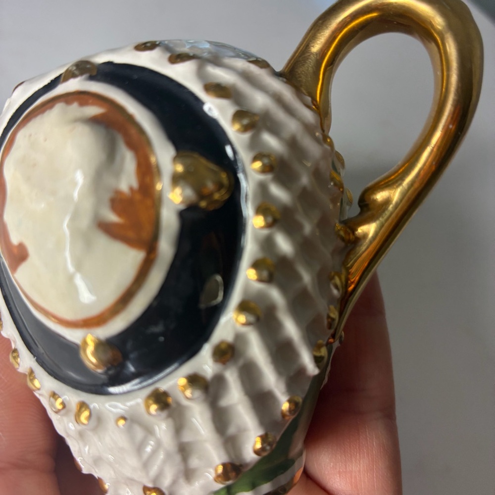 Made in Italy Elegant Gold and Black Ceramic small Pitcher with a flaw - Picture 5 of 9